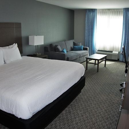Brookstone Inn & Suites Форт-Додж Экстерьер фото