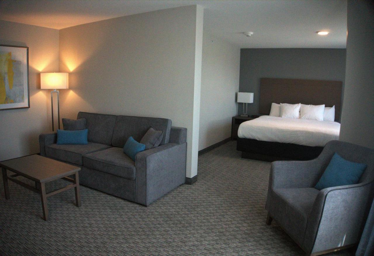 Brookstone Inn & Suites Форт-Додж Экстерьер фото