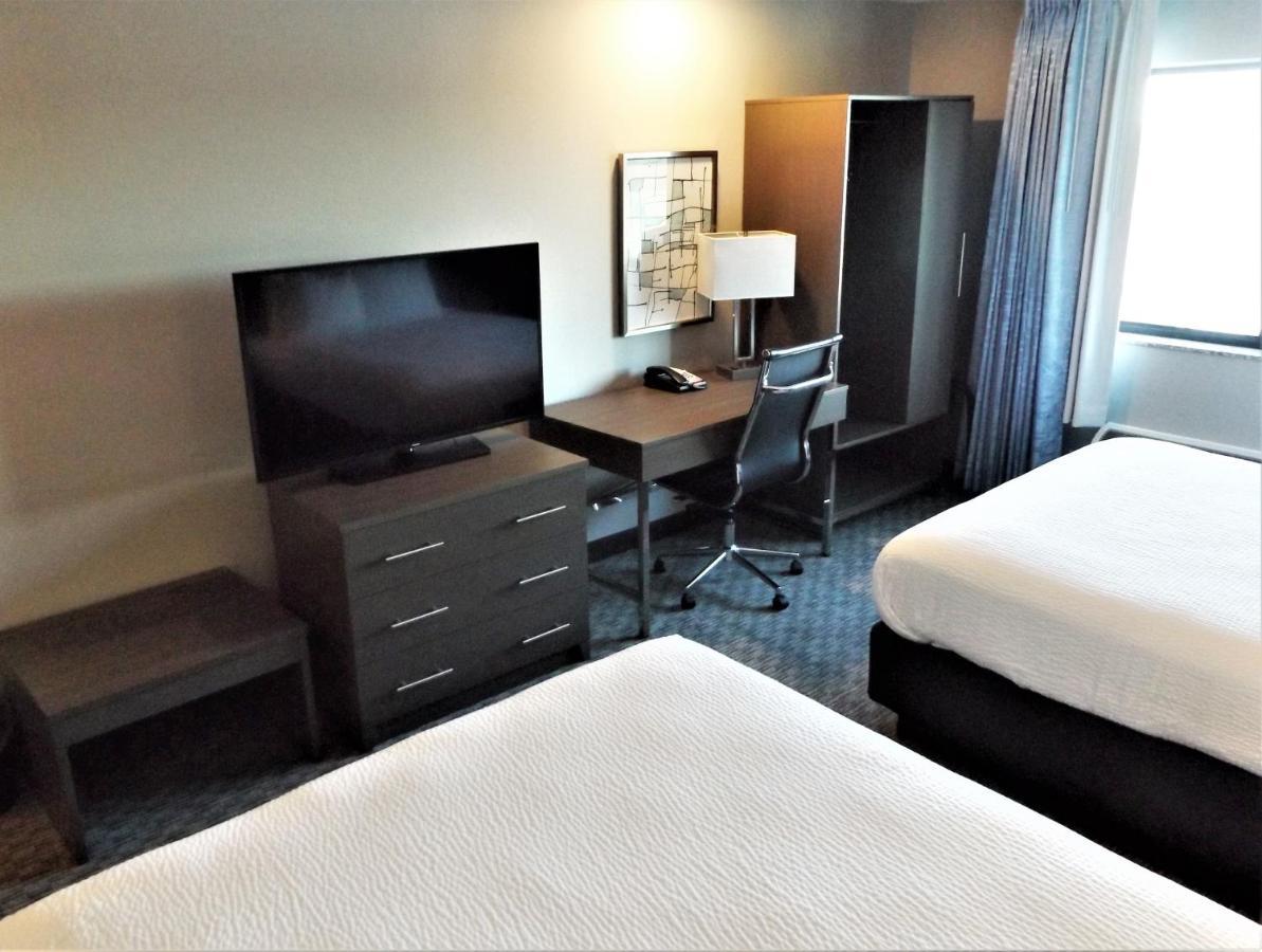 Brookstone Inn & Suites Форт-Додж Экстерьер фото