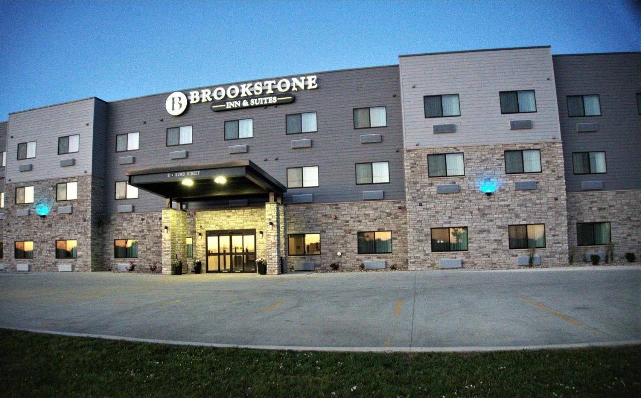 Brookstone Inn & Suites Форт-Додж Экстерьер фото
